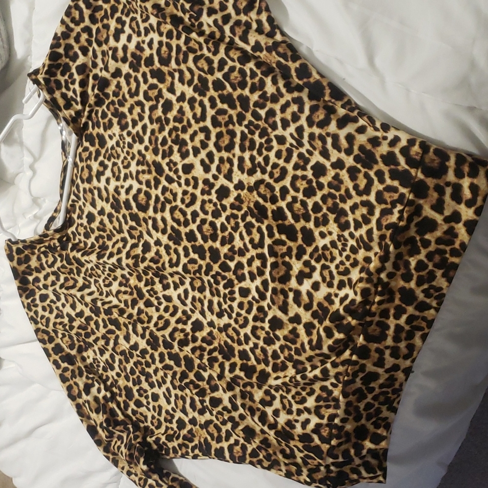 🌼New boutique cozy leopard top - Picture 9 of 16